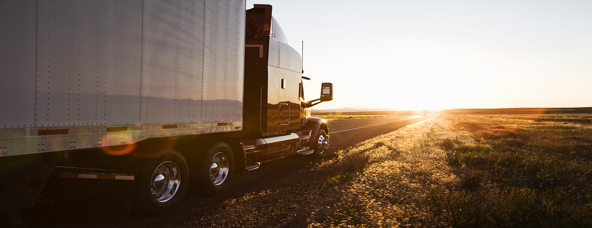 //vetstb.com/wp-content/uploads/2026/04/side-view-of-a-trailer-and-truck-on-the-road-at-su-2026-03-25-03-57-49-utc.png
