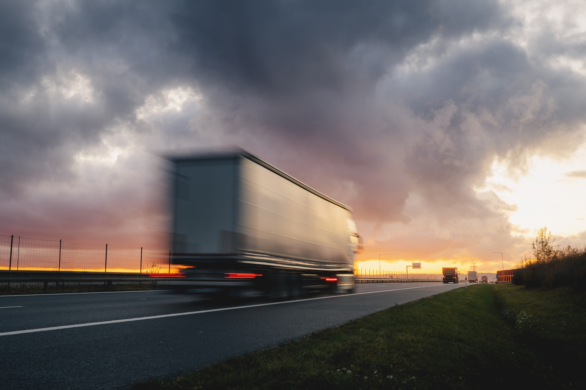 //vetstb.com/wp-content/uploads/2026/07/motion-blurred-truck-driving-fast-on-highway-at-su-2026-03-27-02-25-29-utc.jpg